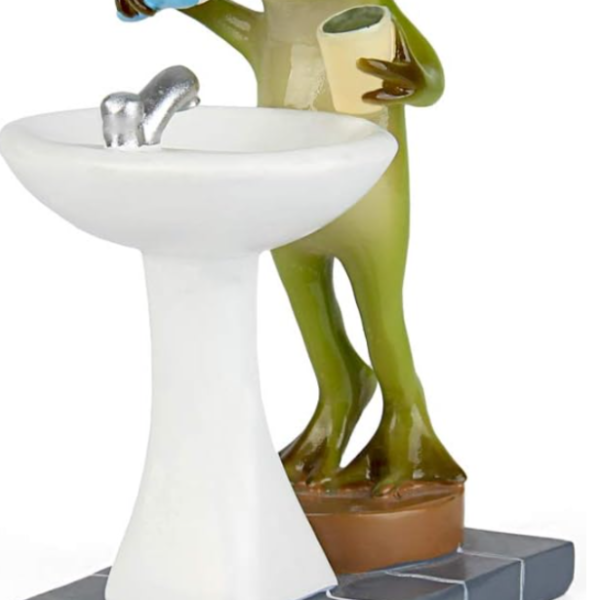 Whimsical Frog Brushing Teeth Creative Resin Tabletop Ornament